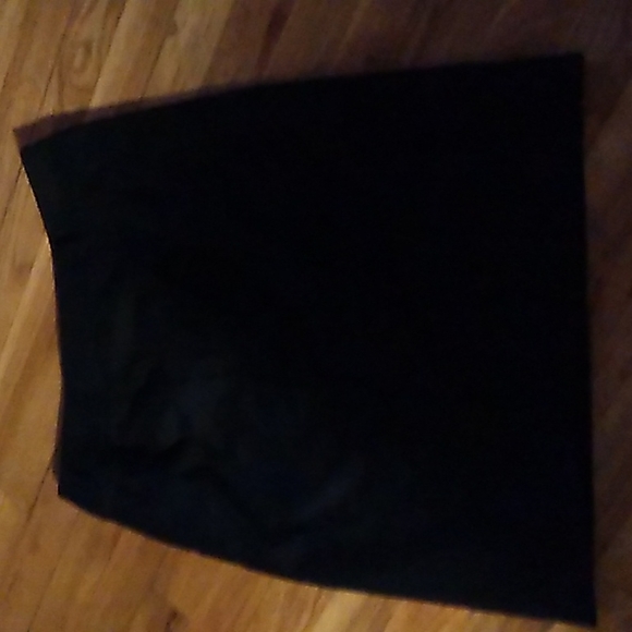 Perfect pencil skirt!!!  Apt. 9 size 6 - Picture 2 of 2
